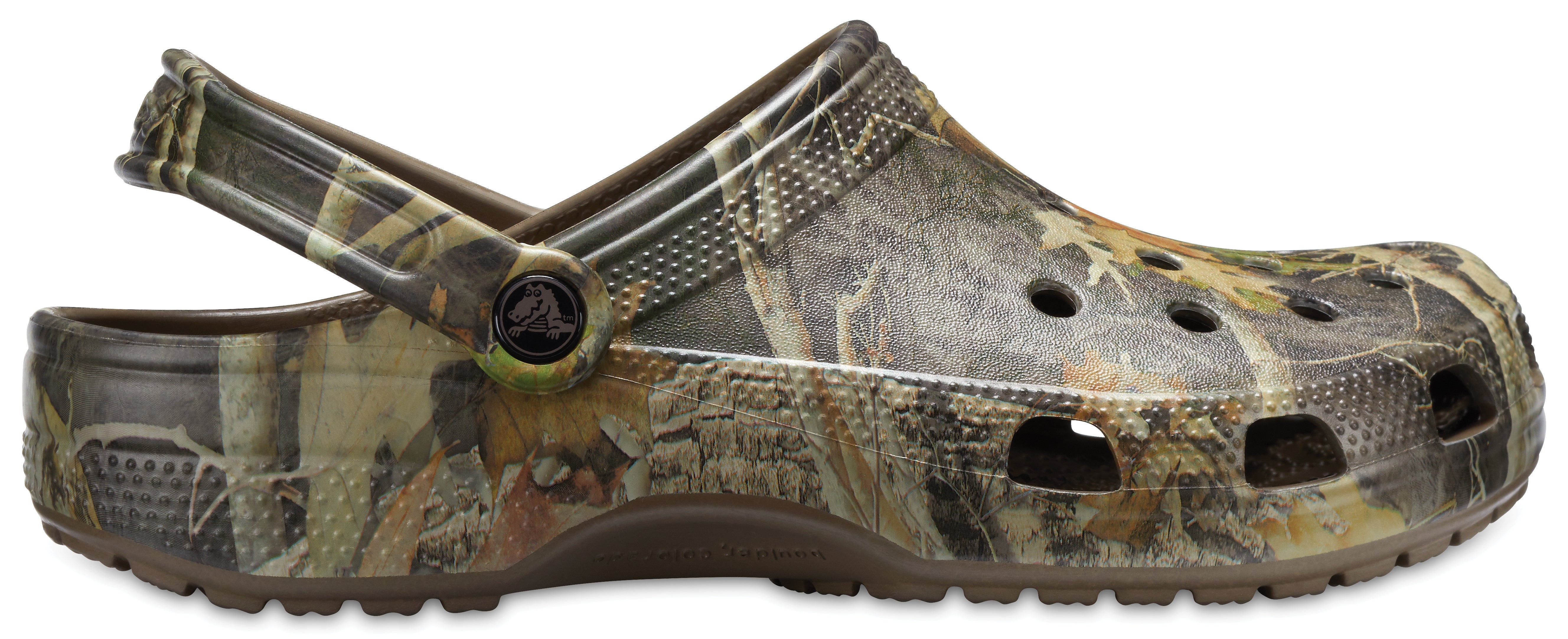 Classic True Timber Kanati Clog in Walnut | Crocs display picture 1
